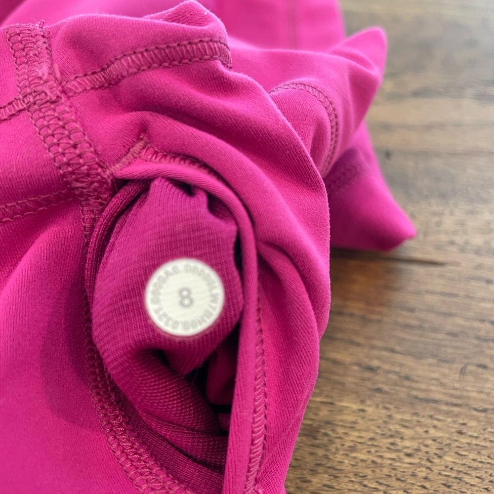lululemon Wunder Train High Rise Shorts - Ripened Raspberry size 8 - Picture 4 of 4